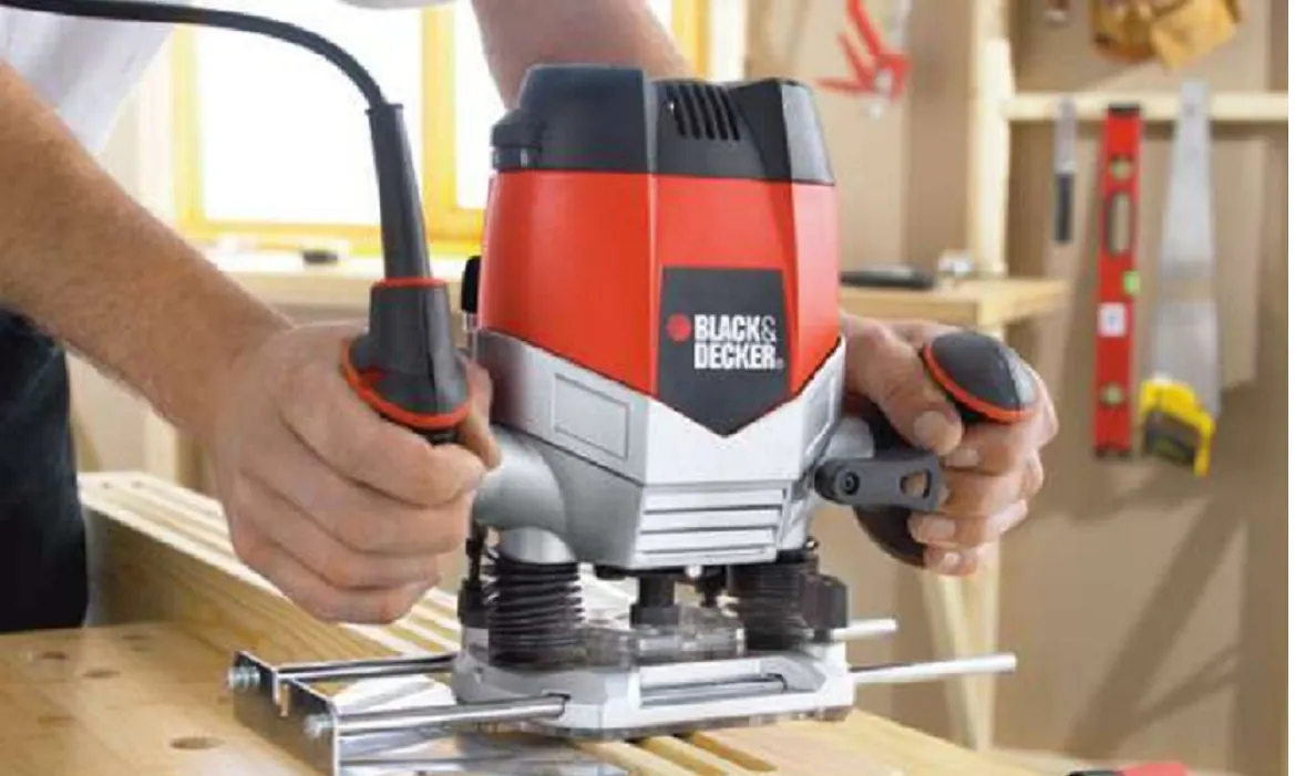 Máquina industrial para trabajar la madera del archivo histórico.