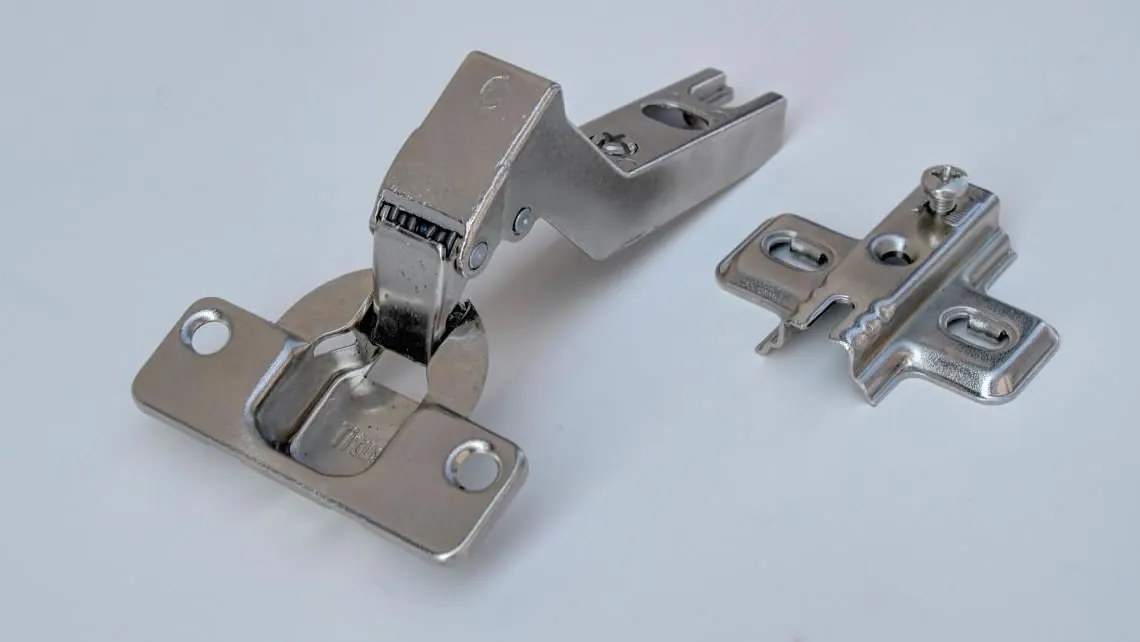 Ihinge yefenisha yensimbi ene-mounting plate